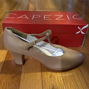 Capezio Jr. Footlight T-Strap Dance Shoe-New never worn